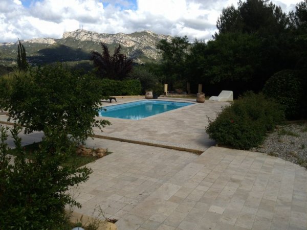Construire une piscine enterrée ou hors-sol à Marseille et sa région avec Lilo