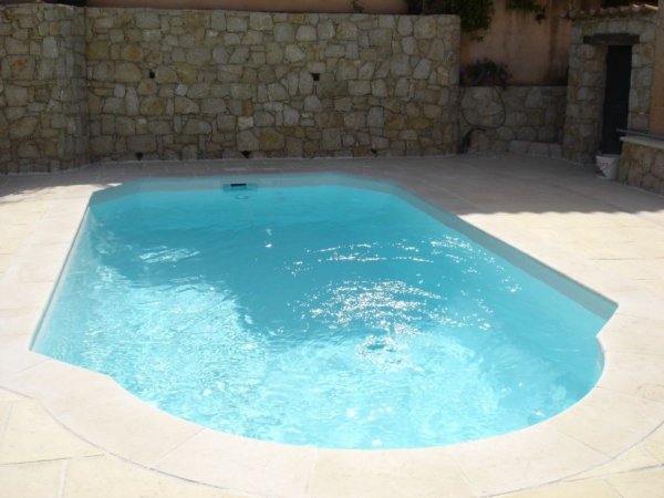 Construire une piscine enterrée ou hors-sol à Marseille et sa région avec Lilo