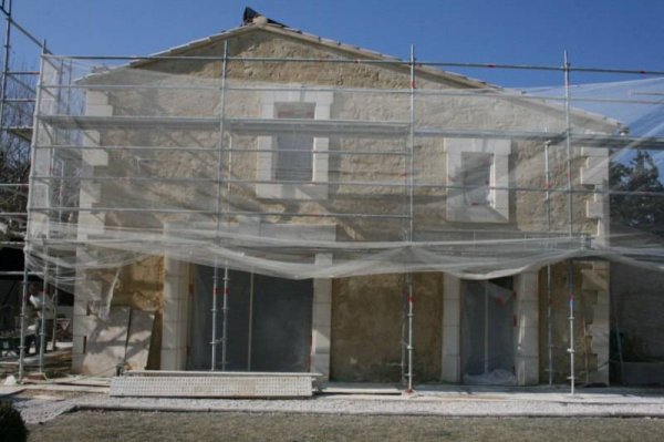RESTAURATION D'UN VIEUX MAS À ROGNONAS