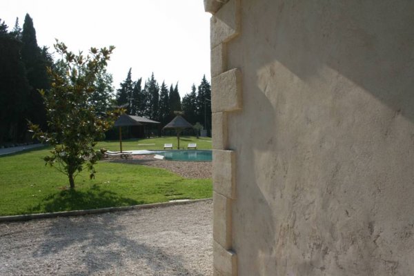 RESTAURATION D'UN VIEUX MAS À ROGNONAS