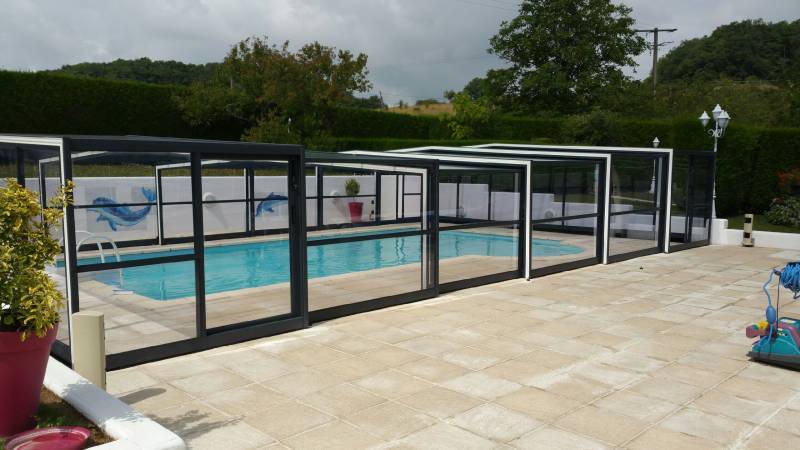 Abri de piscine mi haut