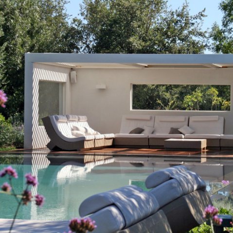 Construction d'un Pool house au bord de la piscine