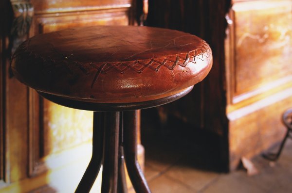 Tabouret en cuir
