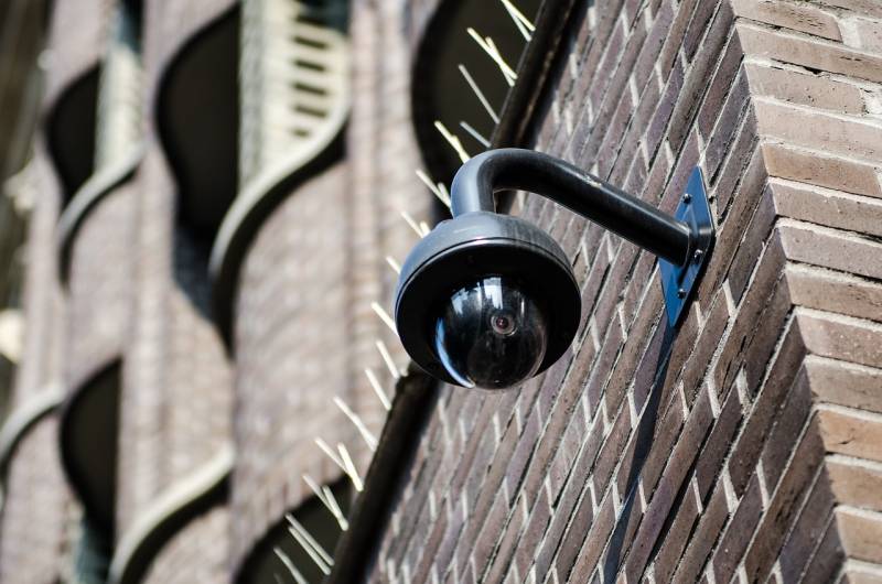 Système de vidéosurveillance extérieure à Lyon : coût d'une solution haut de gamme pour les commerces