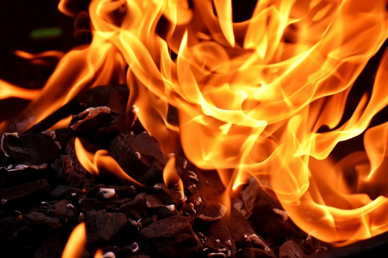 Faire installer une cheminée au gaz à foyer ouvert sur mesure à Lyon