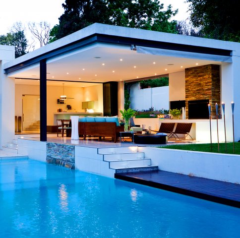 Construction d'un Pool house au bord de la piscine