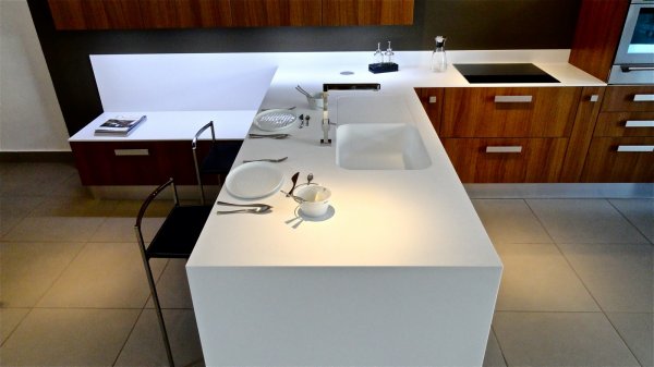 Cuisiniste sur mesure en produit de synthèse Mobistrat