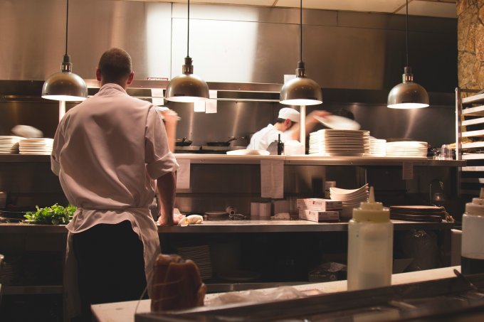 Aménagement de cuisine de restaurant : la qualité avant tout pour votre matériel de cuisine
