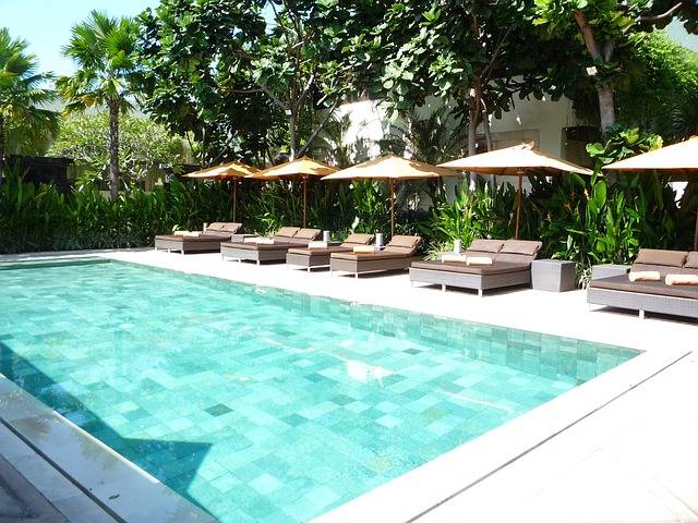 coût de construction d'une piscine à Bali à six fours les plages dans le Var - Piscines BY GIACOMINI