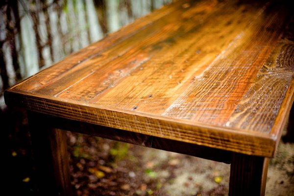 Table en bois brut